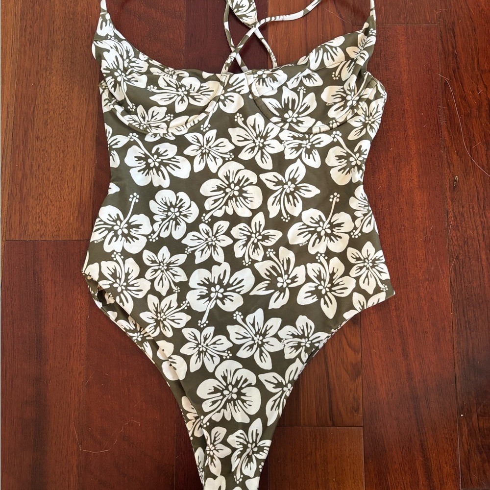 Benoa one piece